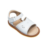 Sandal w/scallop  white niña