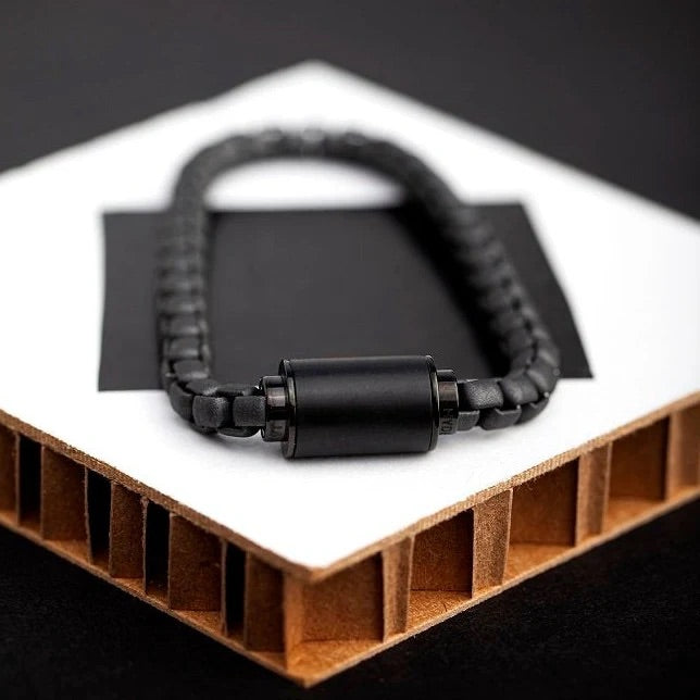 THALASSA BLACK CHAIN BLACK CHIP MAGNET