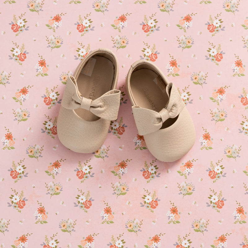 Ballerina baby w/bow cream