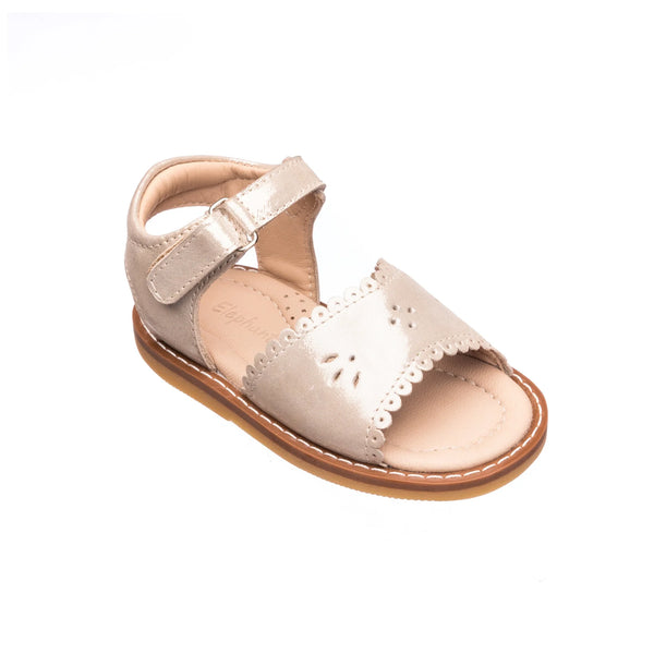 Sandal w/scallop talc niña
