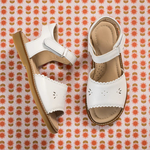 Classic Sandal w/scallop white